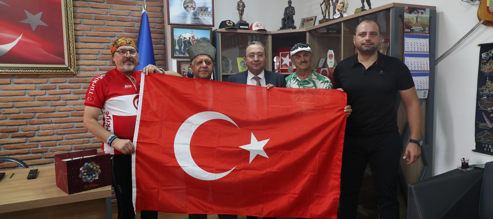 Büyükşehir kahraman gazileri unutmadı: Şanlı Türk Bayrağı hediyesiyle vefa örneği - TÜRKİYE - İnternetin Ajansı